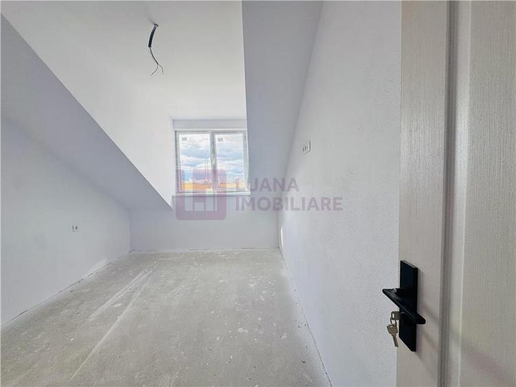Apartament cu 3 camere decomandat în Turnișor