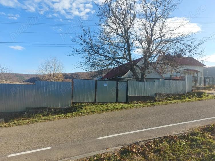 Casă cu 3 camere cu Teren 1400 Mp în Fâșca