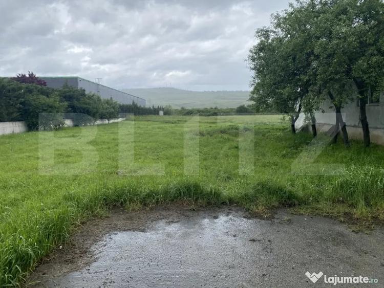Teren de 3000 mp, în Central
