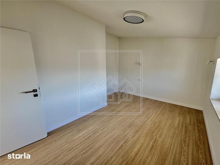 Apartament cu 4 camere în Cristian