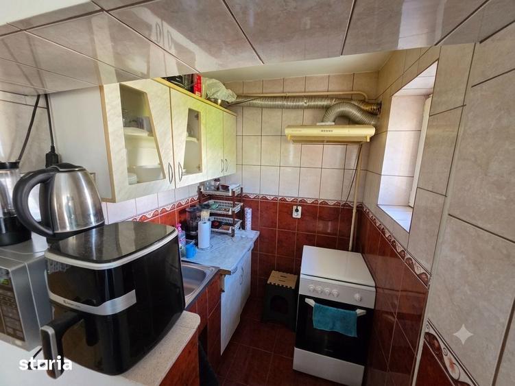 Apartament cu 3 camere în Petrișor