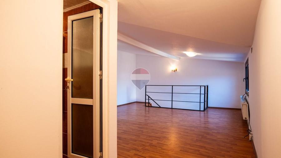 Casă individuală cu 9 camere cu Teren 160 Mp în Chitila