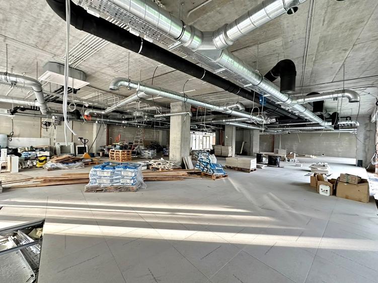 Spațiu comercial, de 376.39999389648 mp, în Semicentral