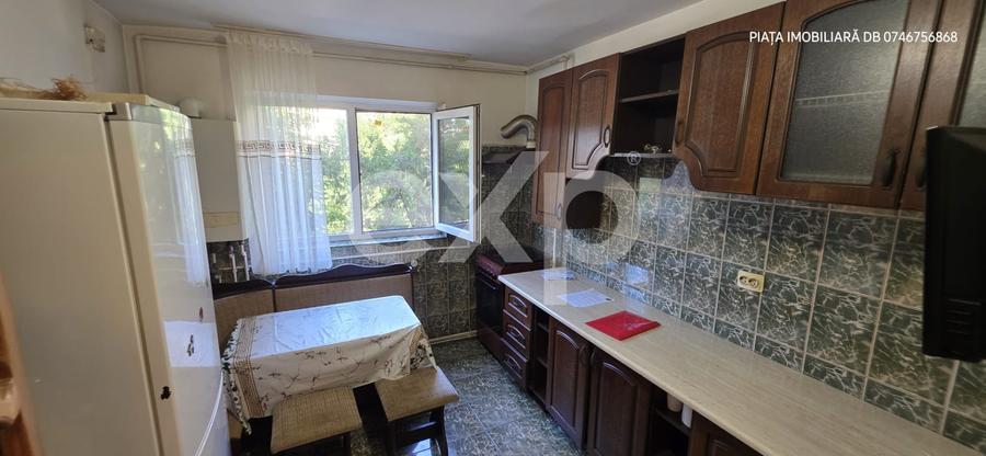 Apartament cu 2 camere semidecomandat, mobilat în Micro 11