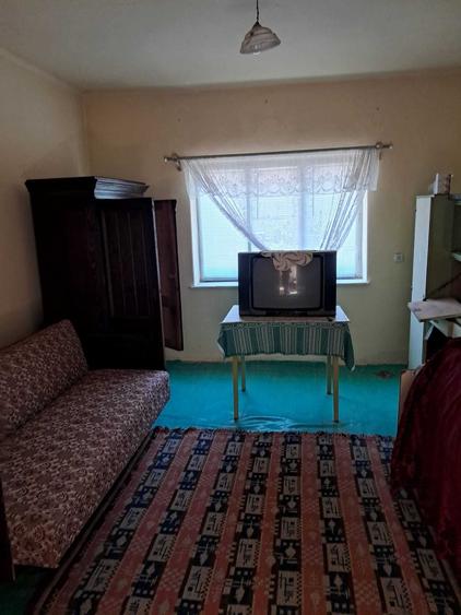 Casă cu 2 camere cu Teren 1300 Mp în Pericei
