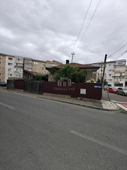 Casă cu 3 camere cu Canalizare în Central