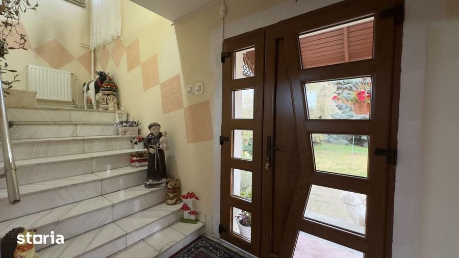Casă cu 7 camere cu Teren 4620 Mp în Central