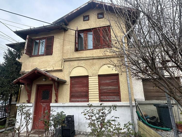 Casă individuală cu 3 camere cu Teren 150 Mp în Ultracentral