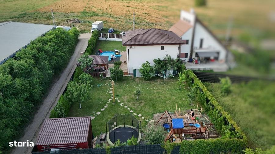 Casă cu 4 camere în Odăile