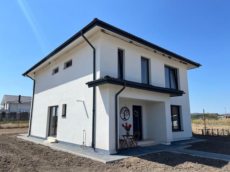 Casă individuală cu 5 camere cu Canalizare în Balotești