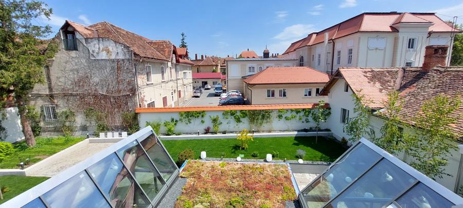 Casă cu 10 camere cu Canalizare în Ultracentral
