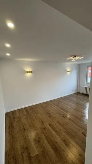 Apartament cu 3 camere decomandat în Ștefan cel Mare