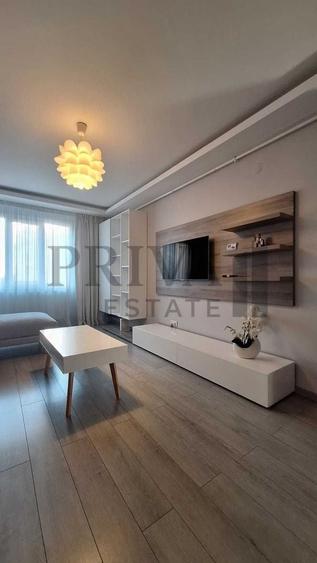 Apartament cu 3 camere, mobilat în Complex Studențesc