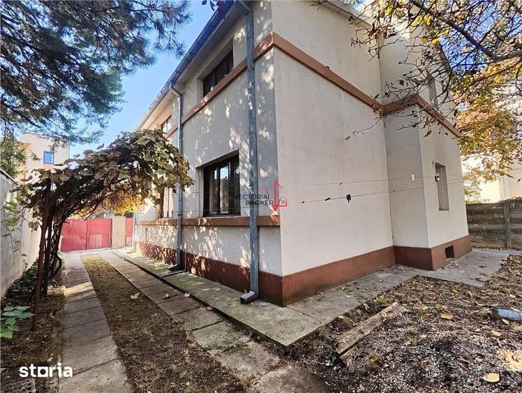 Casă cu 8 camere cu Teren 374 Mp în Grivița