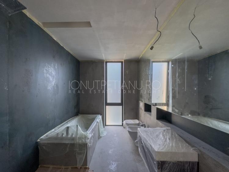 Casă individuală cu 7 camere cu Piscina în Iancu Nicolae