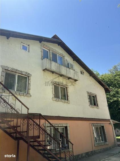 Casă cu 4 camere cu Teren 2000 Mp în Sărata