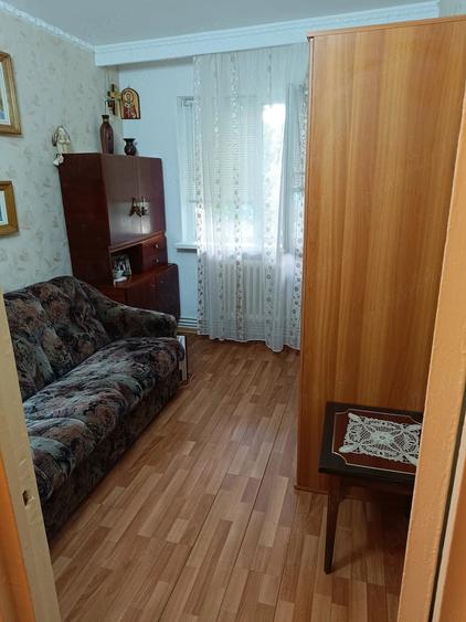 Apartament cu 3 camere semidecomandat în Zimbru