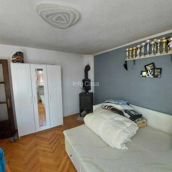 Casă cu 4 camere în Central