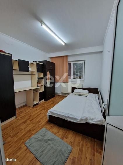 Apartament cu 4 camere decomandat în Micro 12