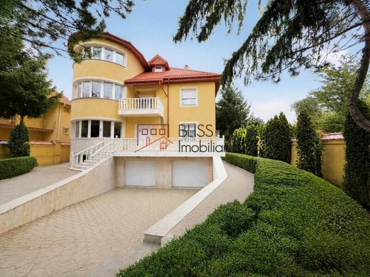 Casă cu 9 camere cu Garaj în Iancu Nicolae