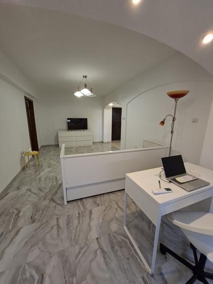 Apartament cu 2 camere semidecomandat, mobilat în Semicentral