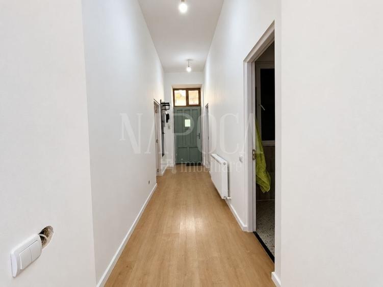 Apartament cu 3 camere semidecomandat, mobilat în Central