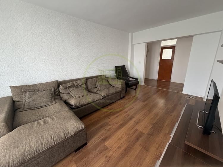 Apartament cu 3 camere decomandat, mobilat în Centrul Civic