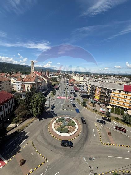 Apartament cu 5 camere decomandat în Central