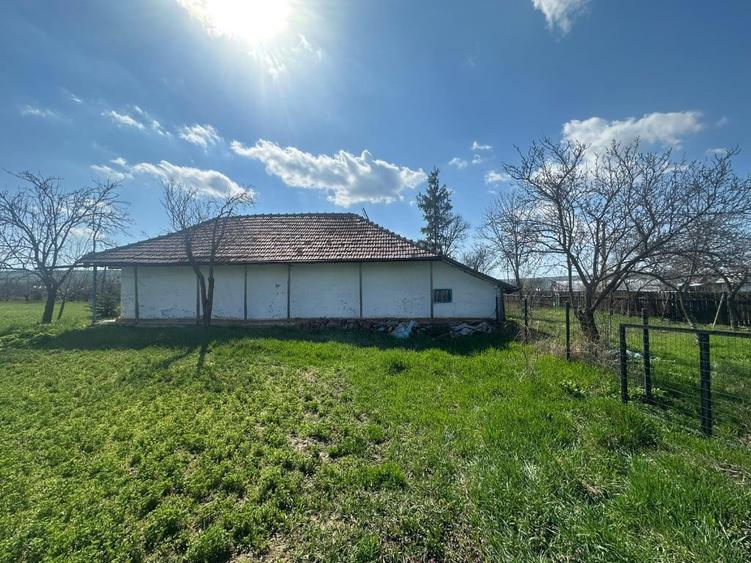 Teren de 4500 mp, în Sofronești