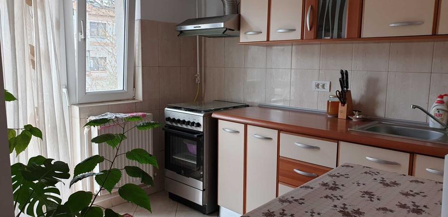 Apartament cu 2 camere decomandat în 5 Călărasi
