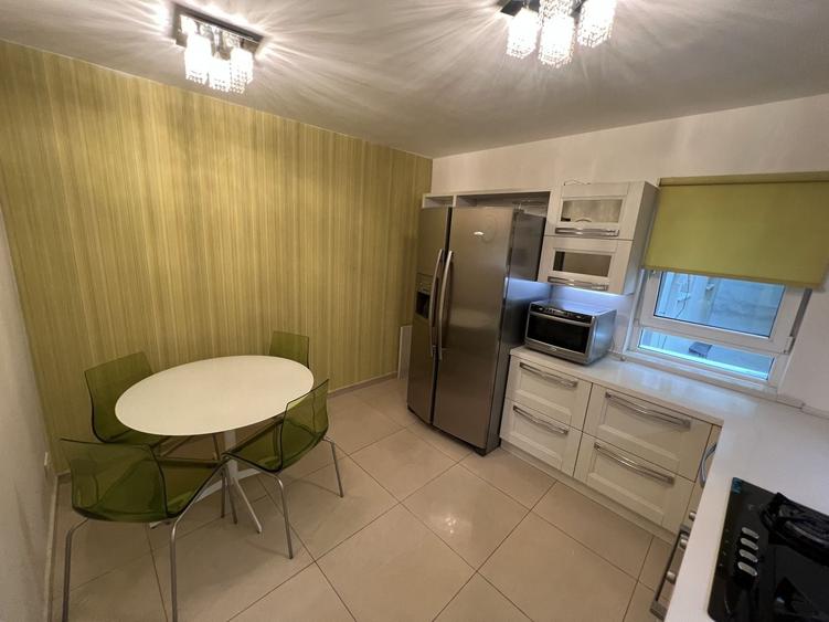Apartament cu 4 camere decomandat, mobilat în Balta Albă