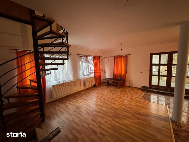 Casă cu 7 camere cu Teren 1765 Mp în Orțișoara
