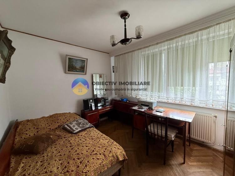 Apartament cu 3 camere semidecomandat, mobilat în Central