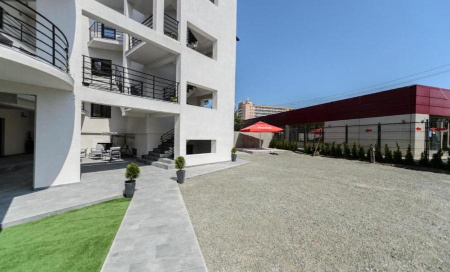 Casă cu 20 camere cu Teren 550 Mp în Central