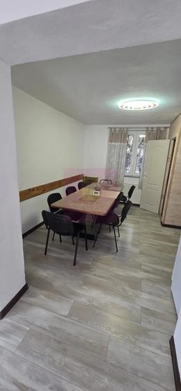 Casă cu 8 camere cu Teren 400 Mp în Zamora