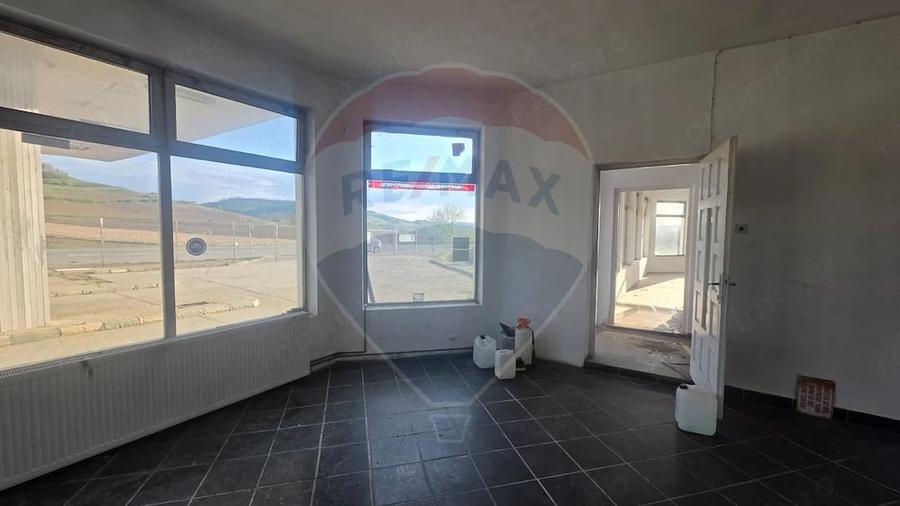 Spațiu comercial, de 400 mp, în Ațel