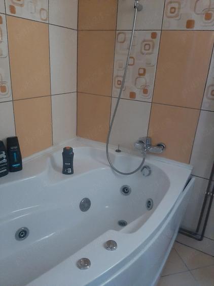 Apartament cu 3 camere semidecomandat în Central