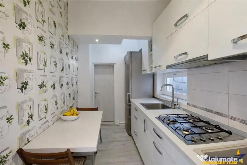 Casă cu 3 camere cu Teren 1741 Mp în Central