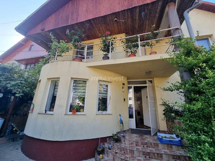 Casă individuală de vânzare – 238 mp, zonă centrală, 7 camere, garaj