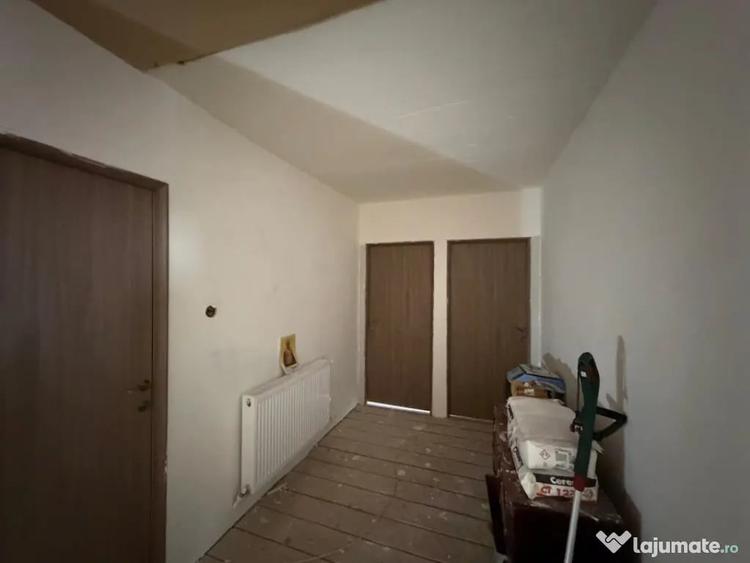 Casă cu 5 camere cu Teren 300 Mp în Bariera Vâlcii