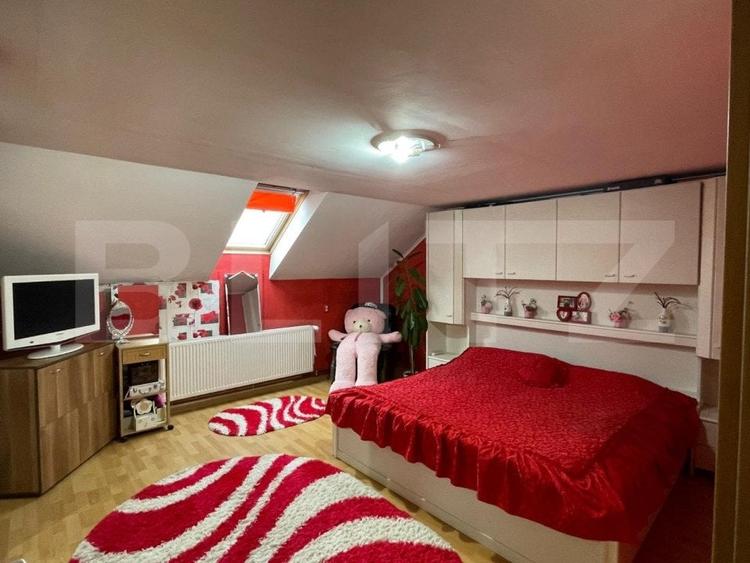 Casă individuală cu 8 camere cu Teren 260 Mp în Central