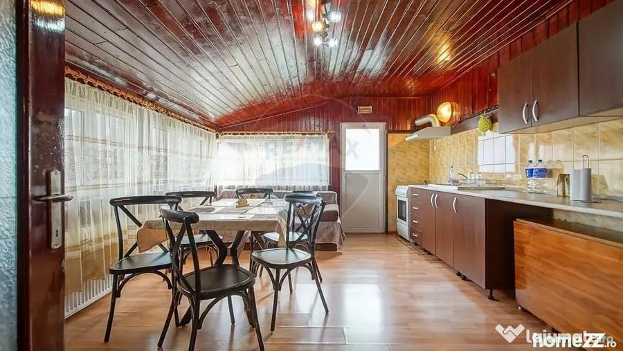 Casă cu 8 camere cu Teren 485 Mp în Central