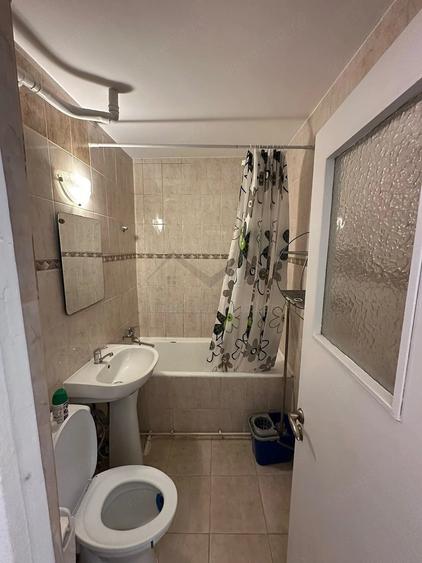 Apartament cu 2 camere semidecomandat în Filiași