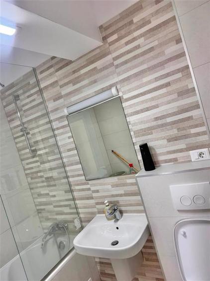 Apartament cu 2 camere decomandat în Tractorul