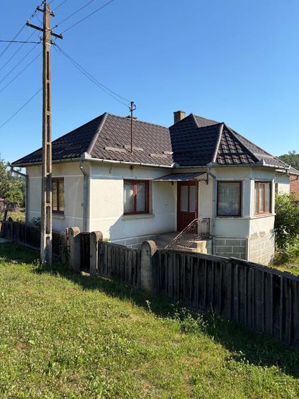 Casă cu 3 camere în Vâlcele