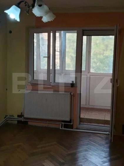Apartament cu 3 camere semidecomandat în Micro 38