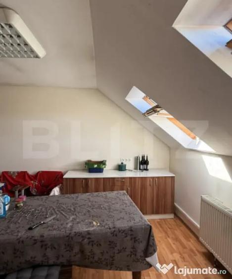 Apartament cu 7 camere decomandat în Central