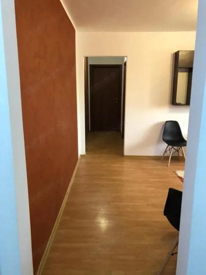 Apartament cu 3 camere semidecomandat, mobilat în Bucovina