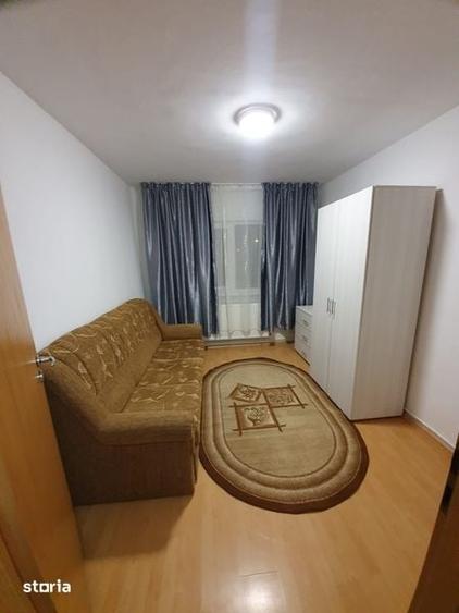 Apartament cu 3 camere decomandat în Tractorul