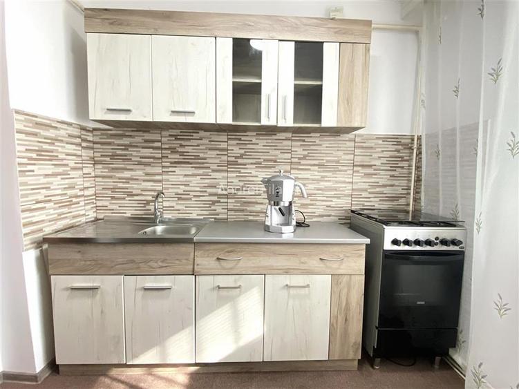 Apartament 3 camere decomandat Nicolina 1 Etaj intermediar